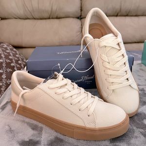 Universal Thread Ingrid Sneakers size 9.5 Beige.